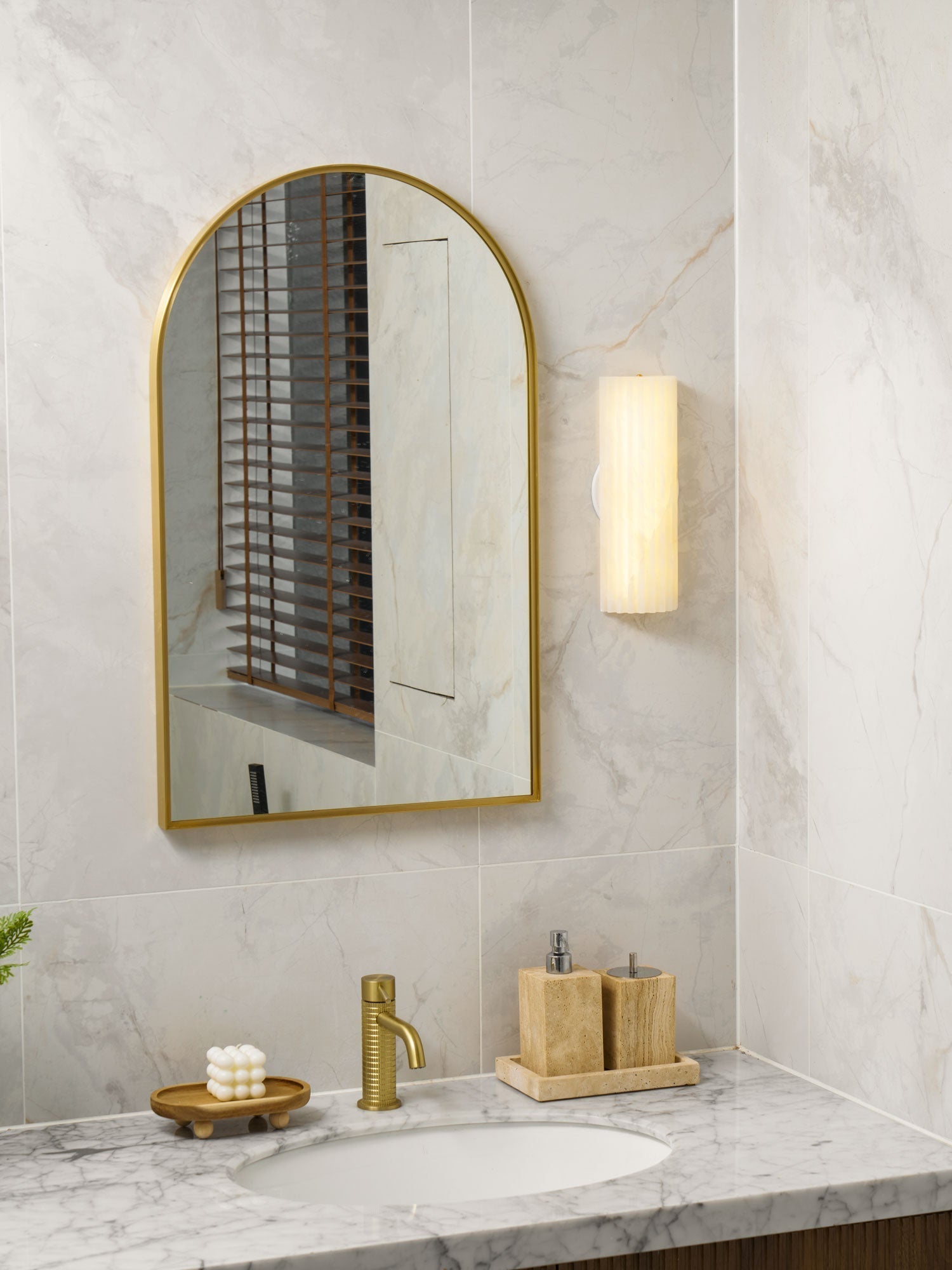 Orcarion Alabaster Wall Lamp - Neutral Decor