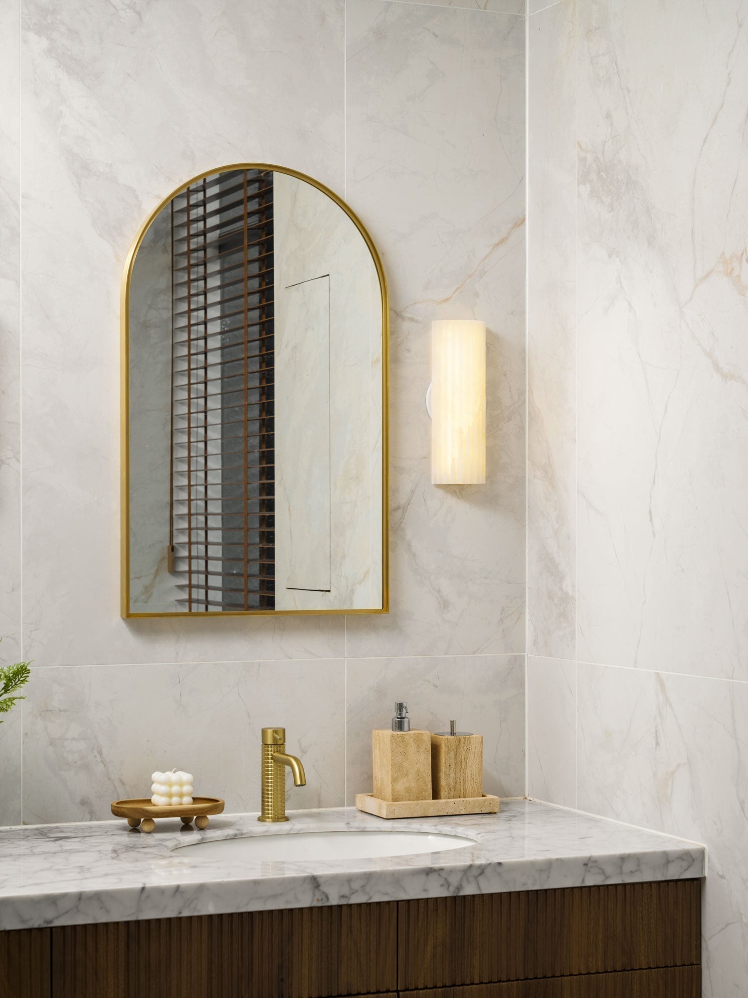 Orcarion Alabaster Wall Lamp - Neutral Decor